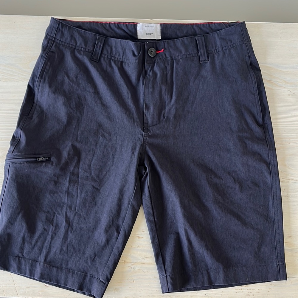 1897 men’s navy blue shorts with stretch size 32 waist